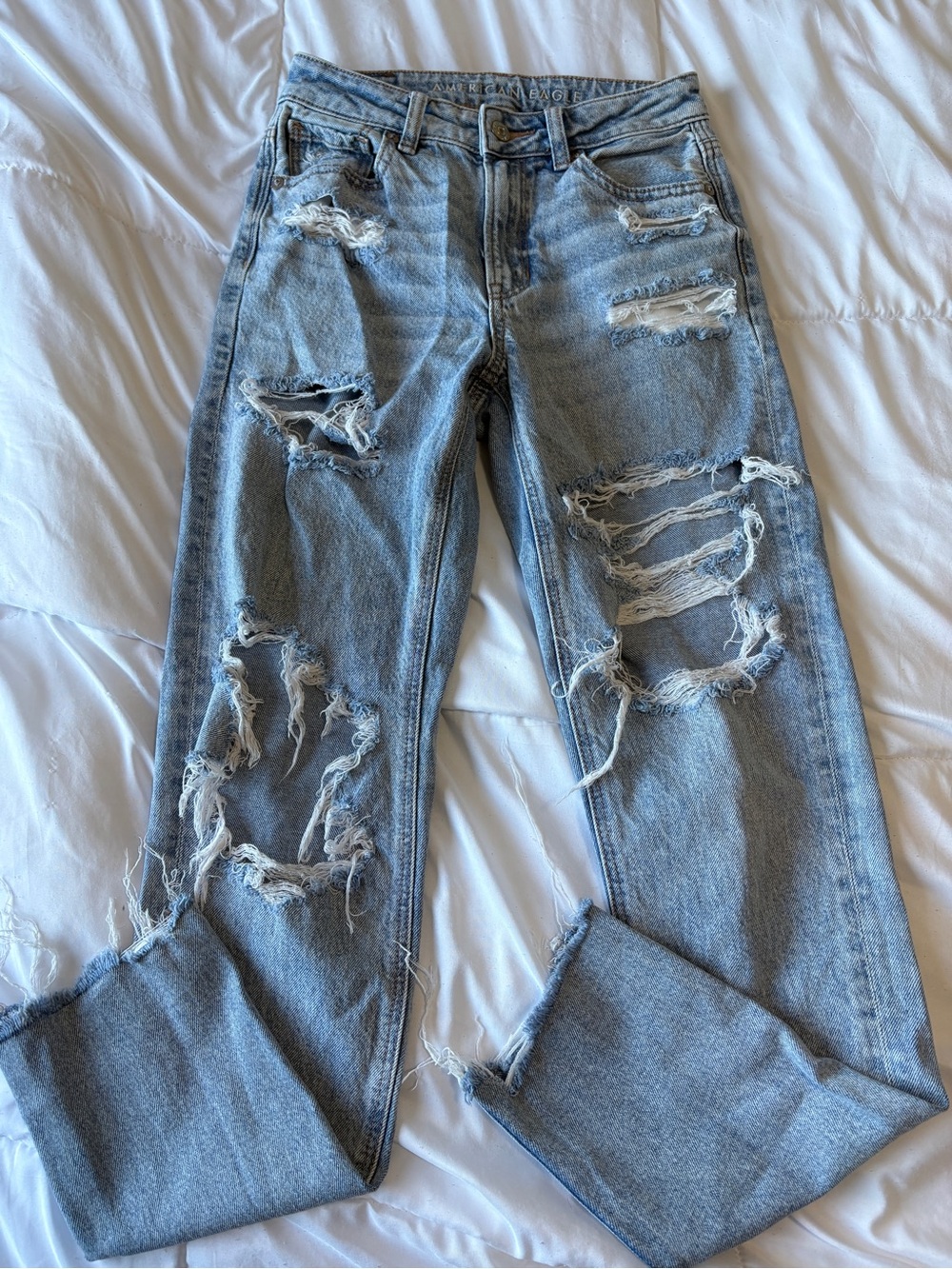 American Eagle Strigid Mom Jeans Size 00 Light Wash Ripped